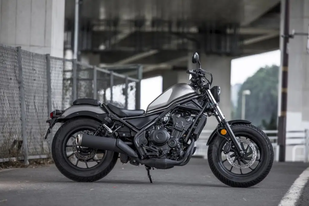 honda rebel 500 seitenansicht