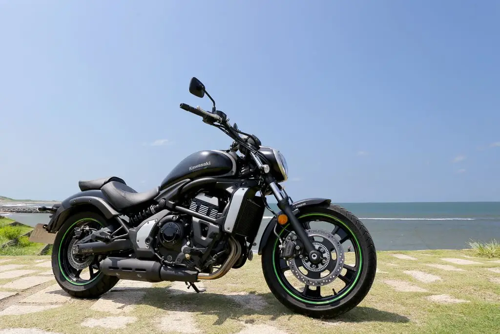 kawasaki vulcan s chopper schwarz seitenansicht